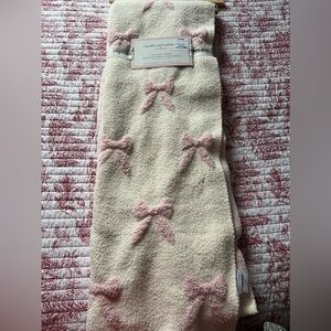 Cupcakes and Cashmere white and pink reversible bow throw 50x70in